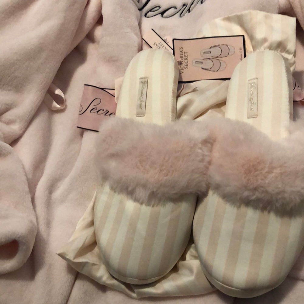 New Victoria secrets robe & slippers